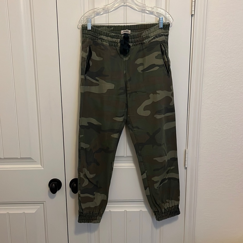 Camo Jogger with Drawstring and Zipper Pockets